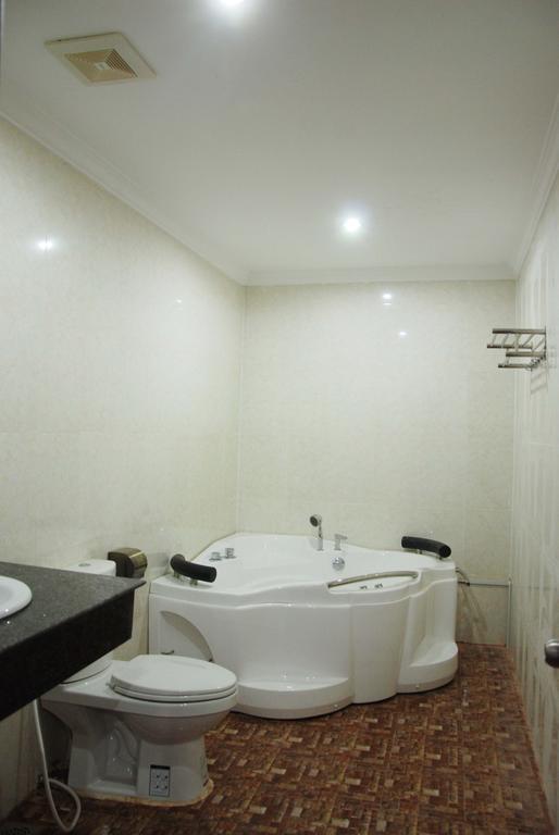Emerald Bb Battambang Hotel Extérieur photo