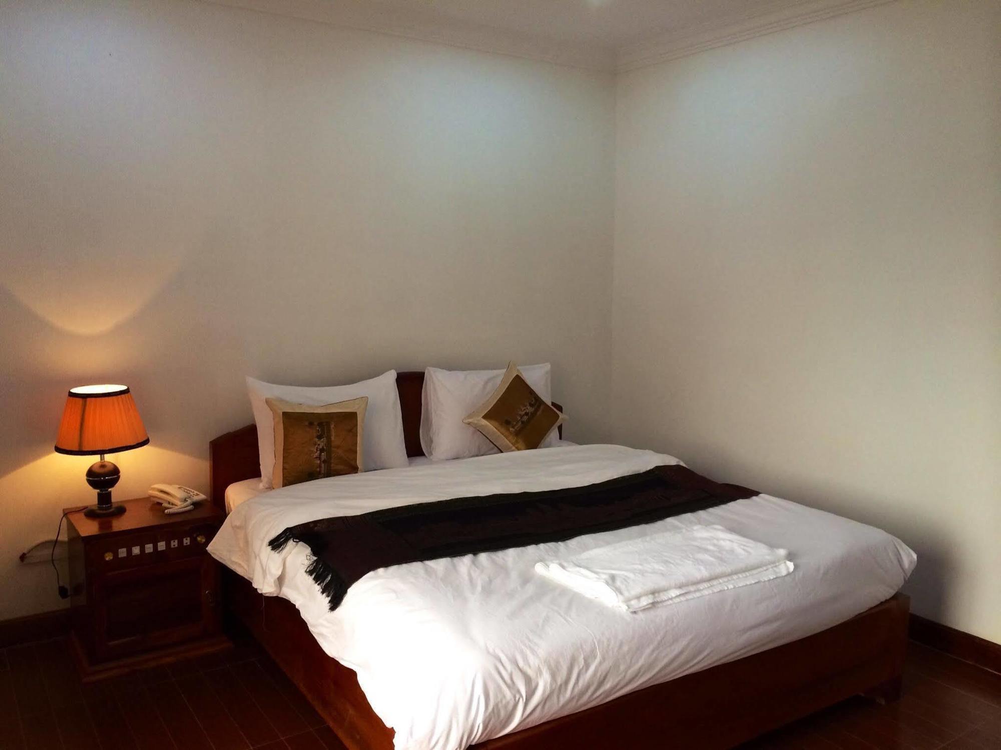 Emerald Bb Battambang Hotel Extérieur photo
